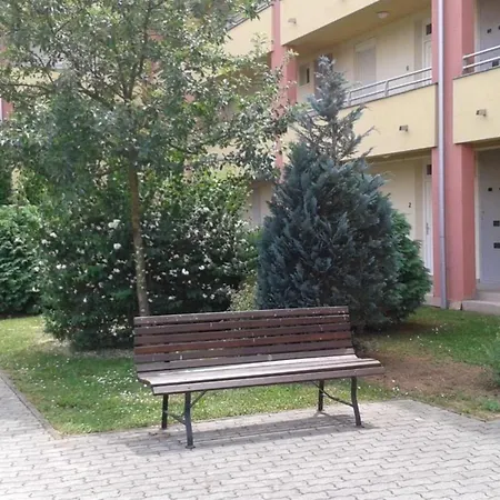 Appartement Moderne In Buekfuerd Mit Gepflegtem Garten